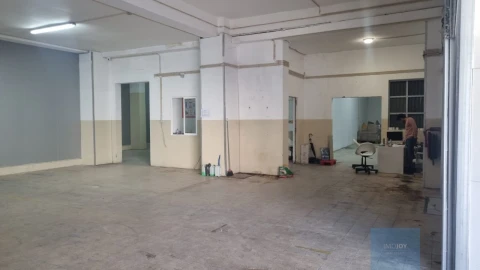 Armazém para Arrendamento em Loures