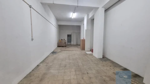 Armazém para Arrendamento em Loures