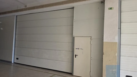 Armazém para Arrendamento em Loures