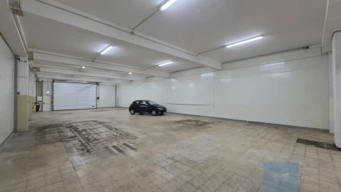 Armazém para Arrendamento em Loures