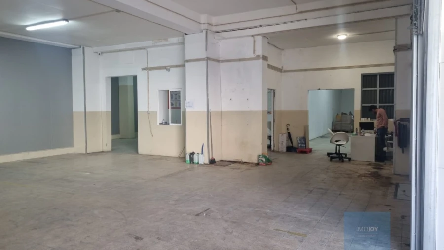 Armazém para Arrendamento em Loures