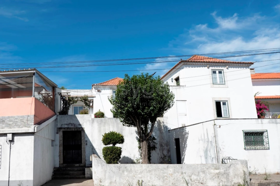 Moradia T5 para Venda em Santo António dos Cavaleiros e Frielas Foto 1