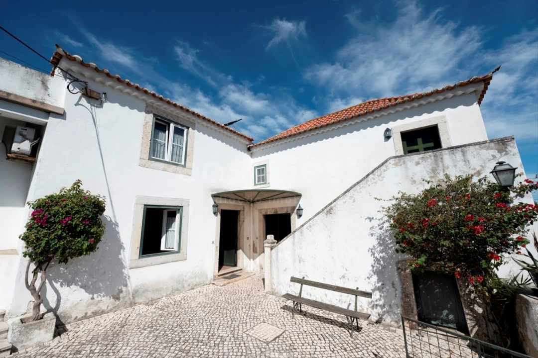 Moradia T7 para Venda em Santo António dos Cavaleiros e Frielas Foto 1