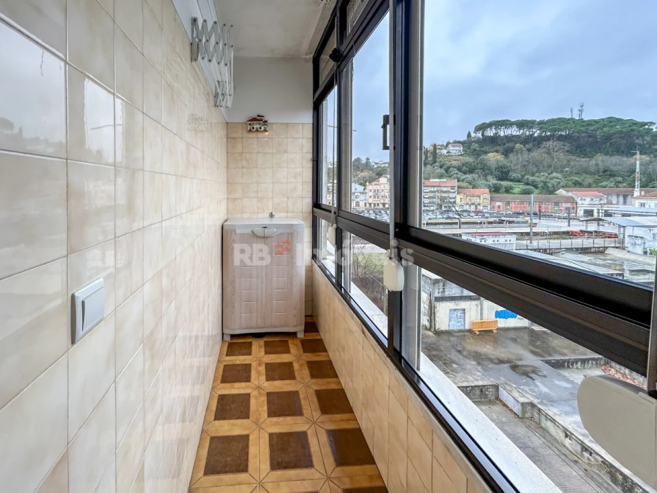 Apartamento T3 para Venda em São João Baptista e Santa Maria dos Olivais Foto 2