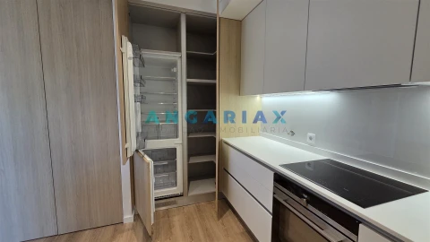 Apartamento T3 para Arrendamento em Leiria, Pousos, Barreira e Cortes
