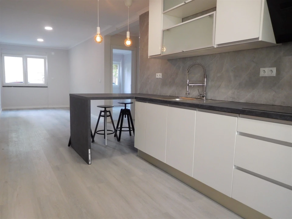 Apartamento T2 para Venda em Benfica Foto 1