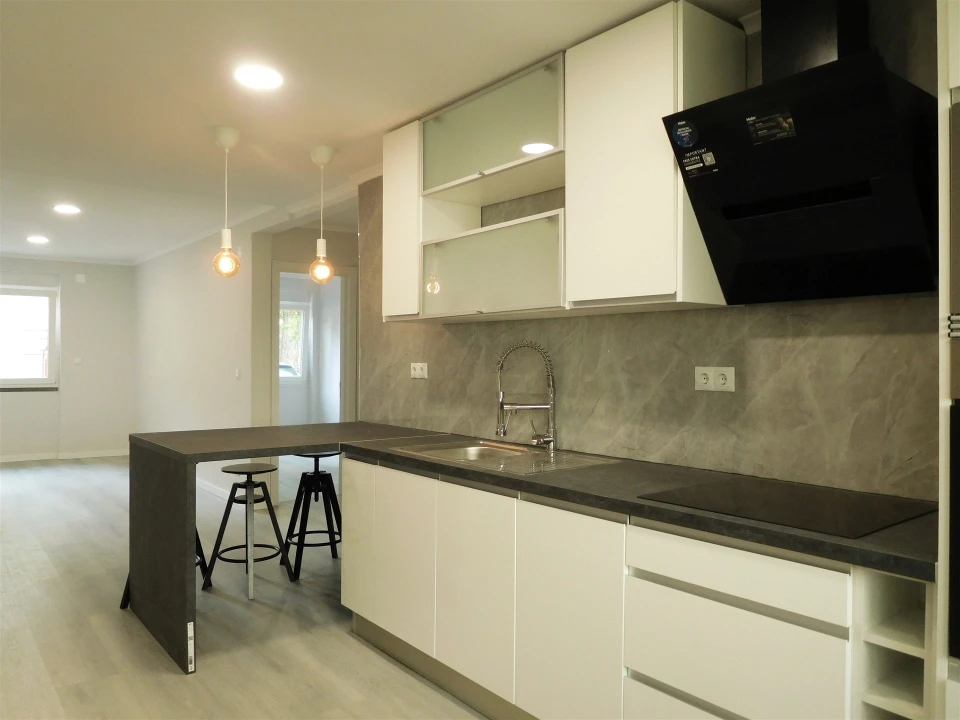 Apartamento T2 para Venda em Benfica Foto 4