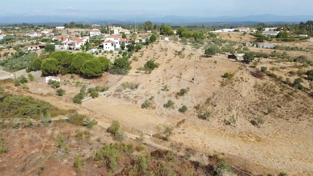 Terreno para Venda em Benquerenças Foto 1