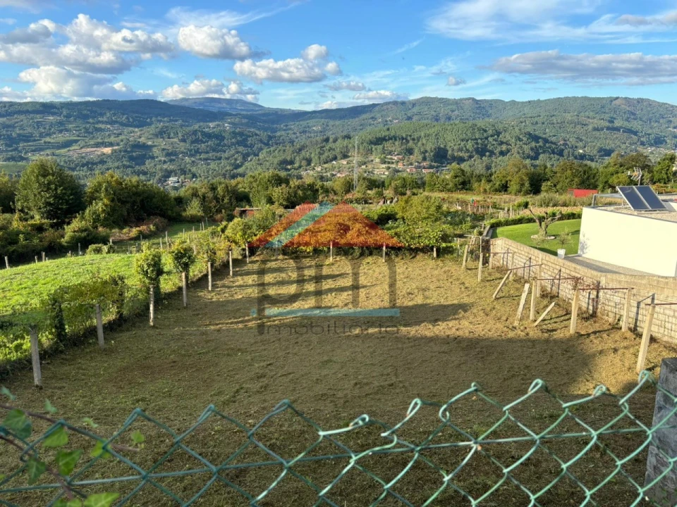 Terreno para Venda em Chaviães e Paços Foto 1