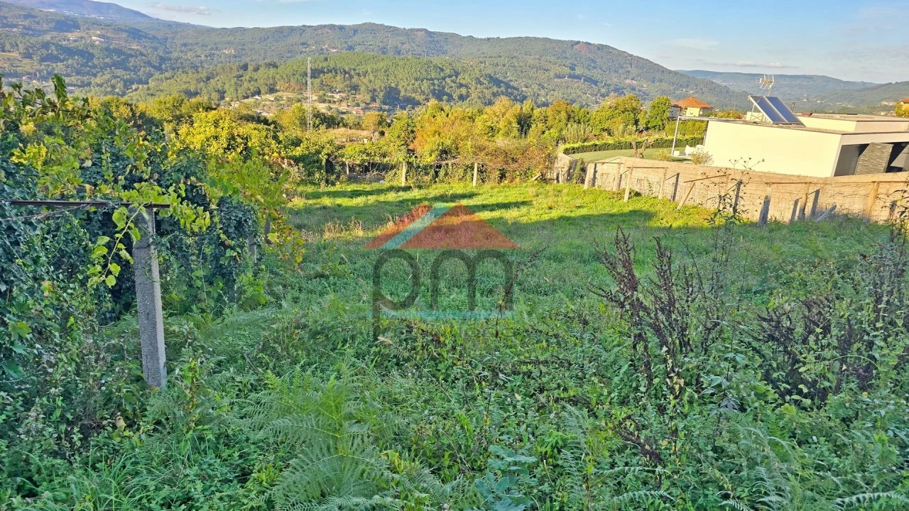 Terreno para Venda em Chaviães e Paços Foto 1