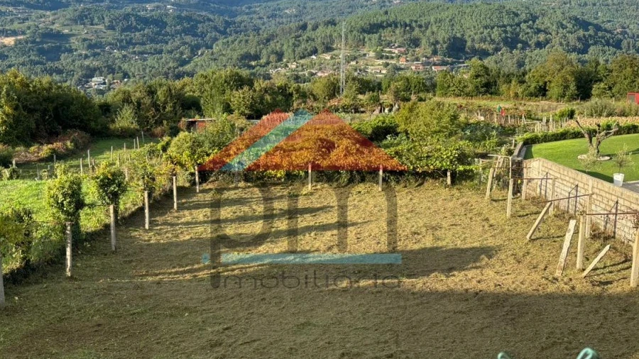 Terreno para Venda em Chaviães e Paços