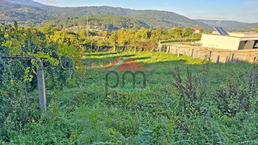 Terreno para Venda em Chaviães e Paços