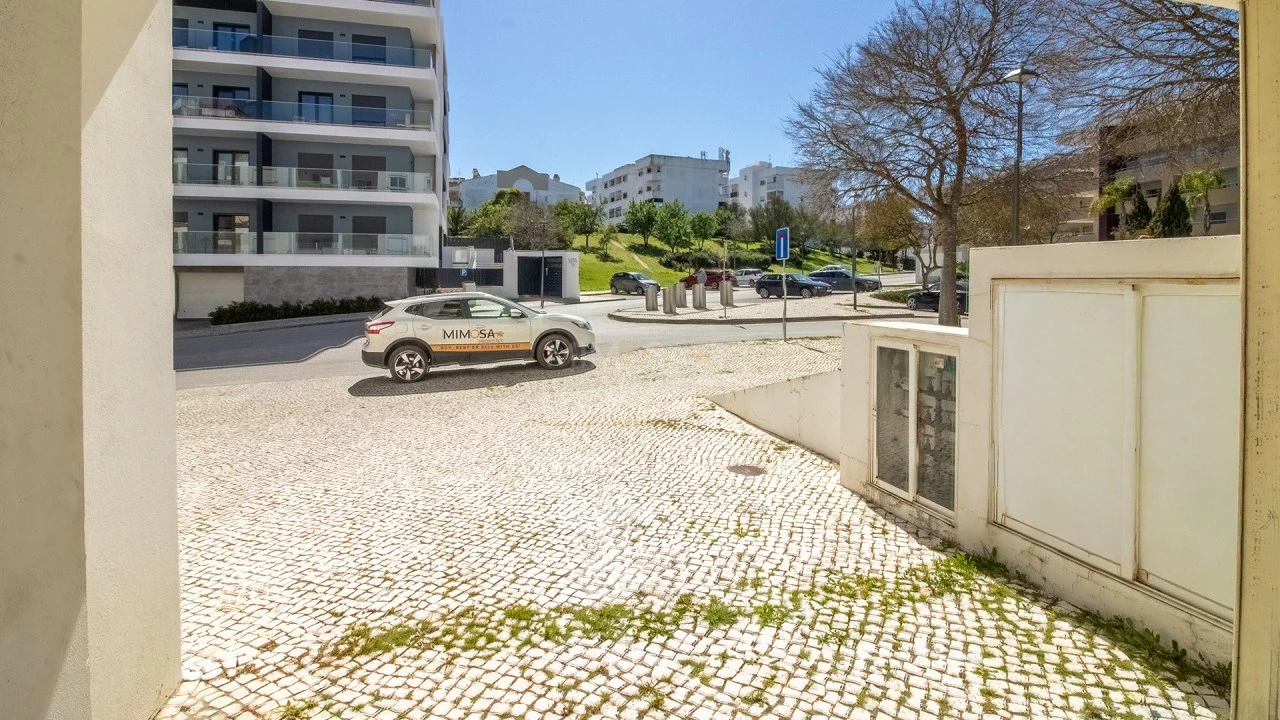 Garagem para Arrendamento em Lagos (São Sebastião e Santa Maria) Foto 2
