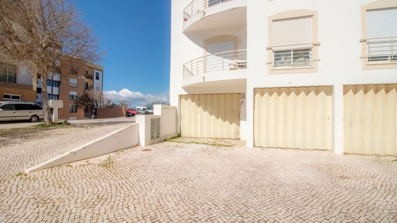 Garagem para Arrendamento em Lagos (São Sebastião e Santa Maria) Foto 1