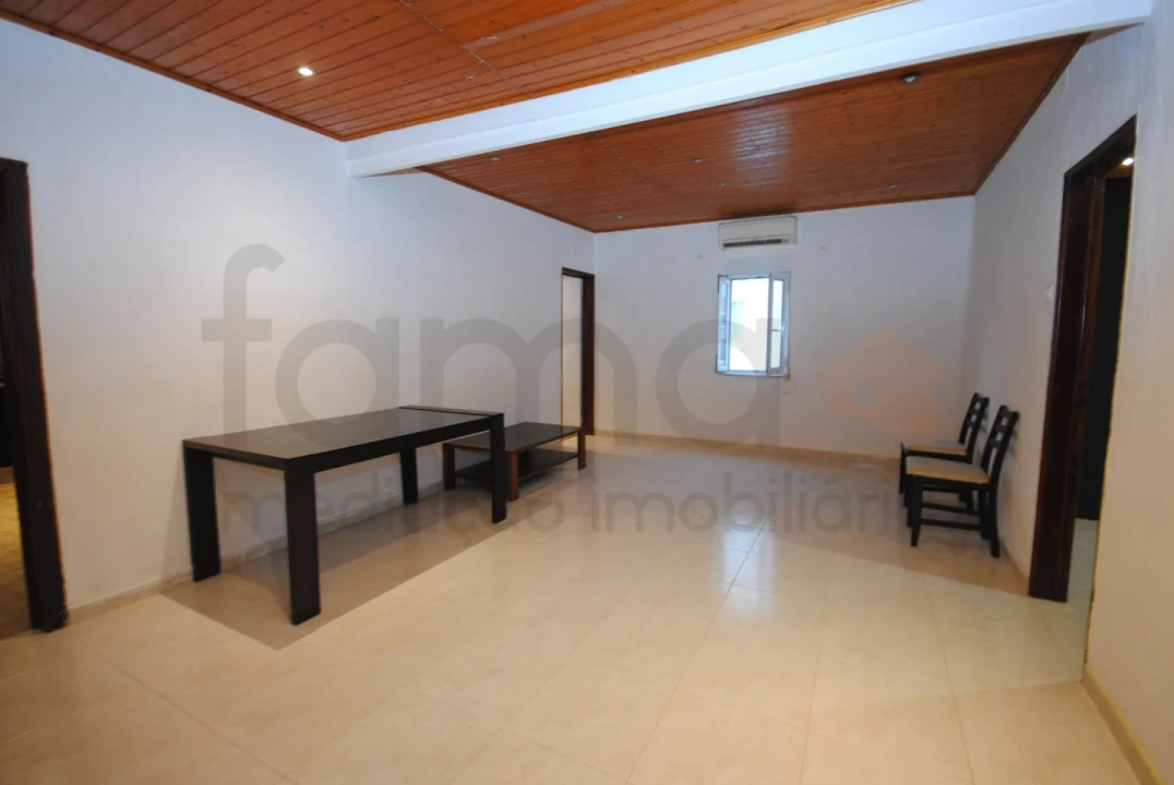 Apartamento T2 para Venda em Algés, Linda-A-Velha e Cruz Quebrada-Dafundo Foto 2