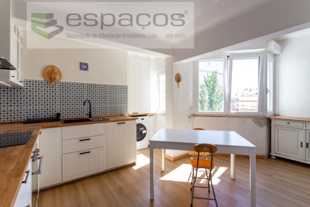 Apartamento T3 para Venda em Sacavém e Prior Velho Foto 9