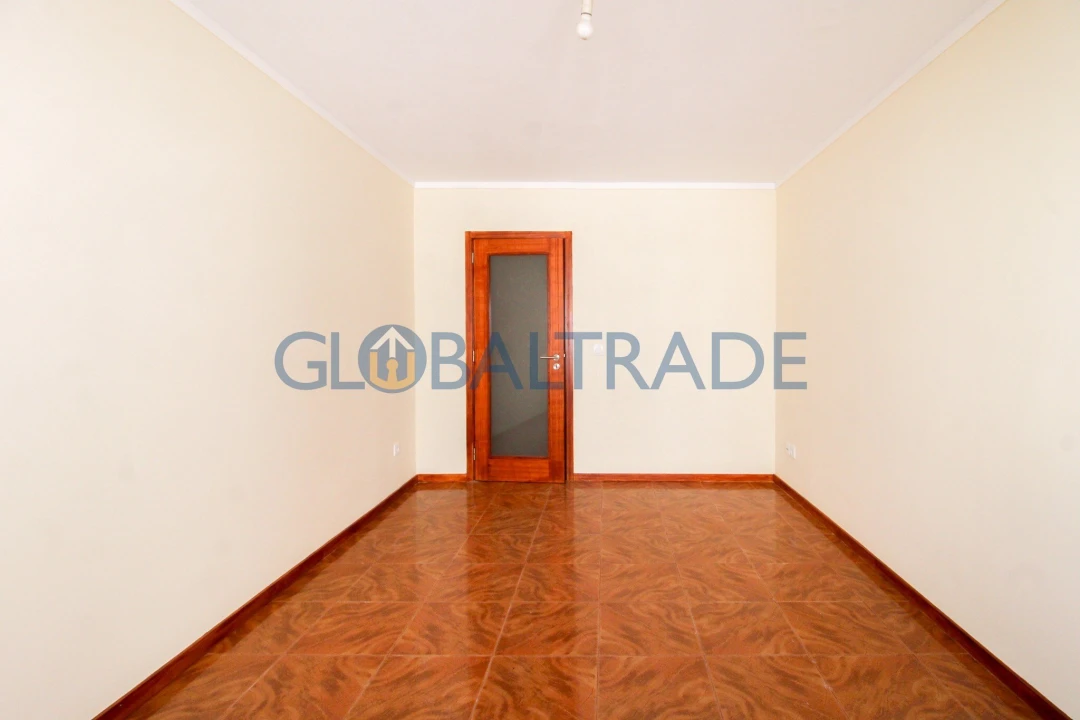 Apartamento T3 para Venda em Vilar de Andorinho Foto 5