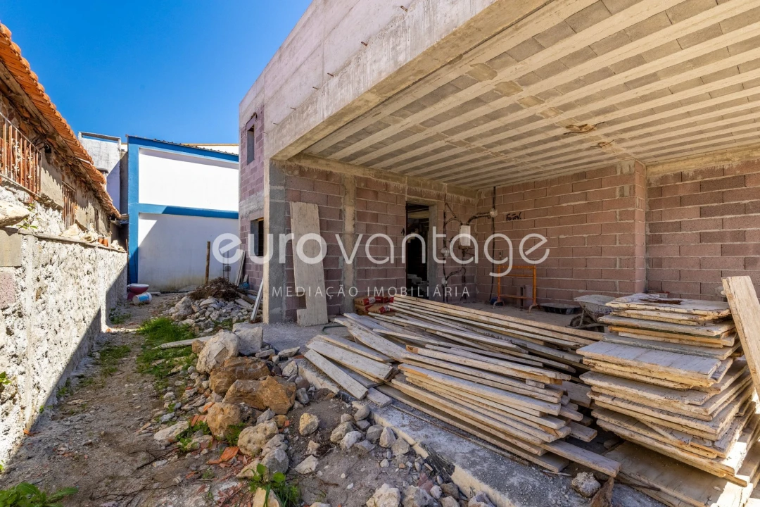 Moradia T4 para Venda em Maceira Foto 17