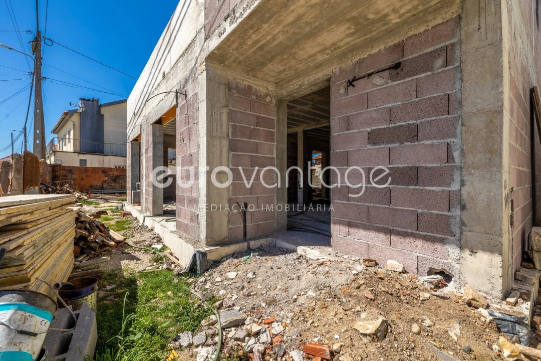 Moradia T4 para Venda em Maceira Foto 8