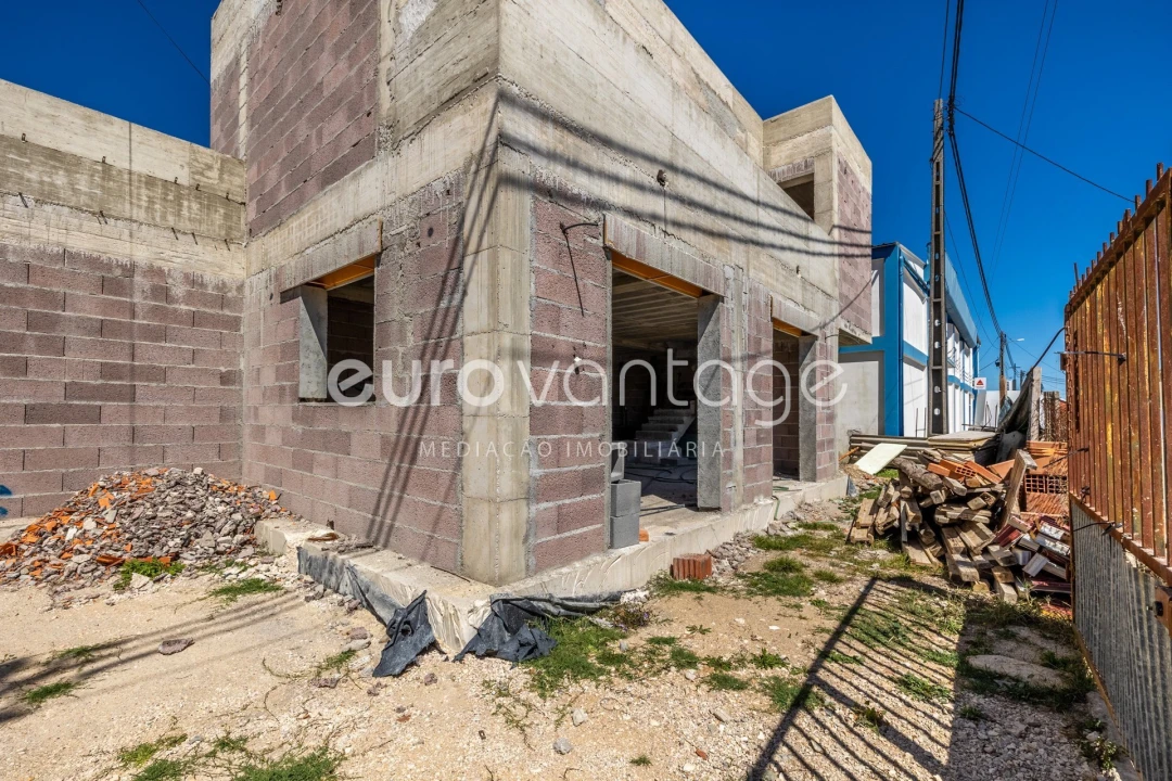 Moradia T4 para Venda em Maceira Foto 7