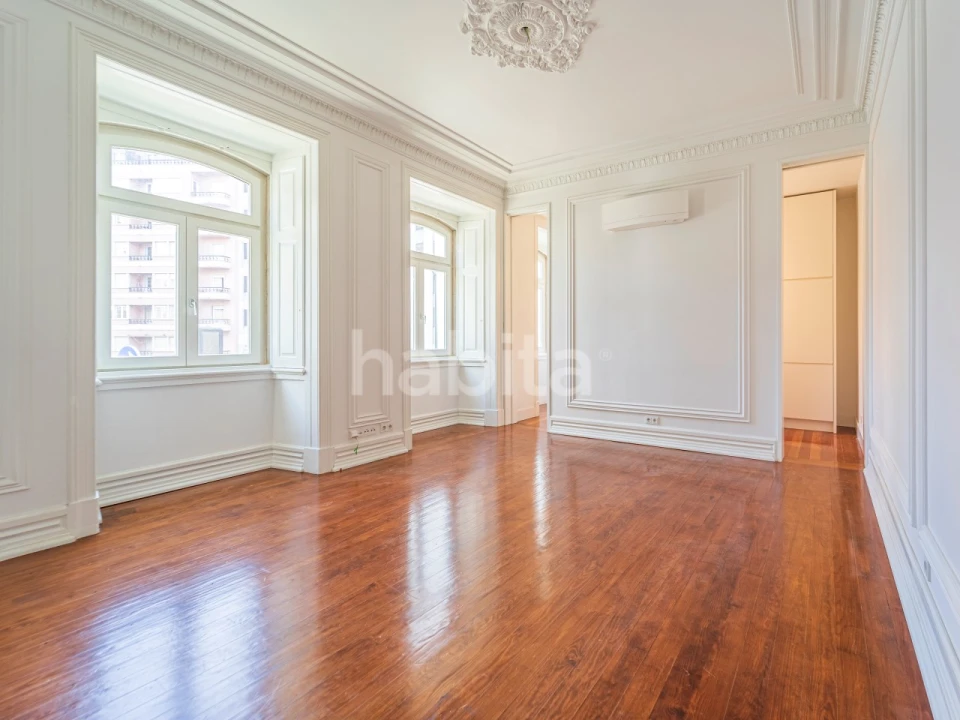 Apartamento T2 para Arrendamento em Santo António Foto 2