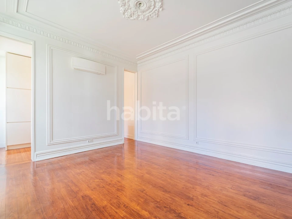 Apartamento T2 para Arrendamento em Santo António Foto 5