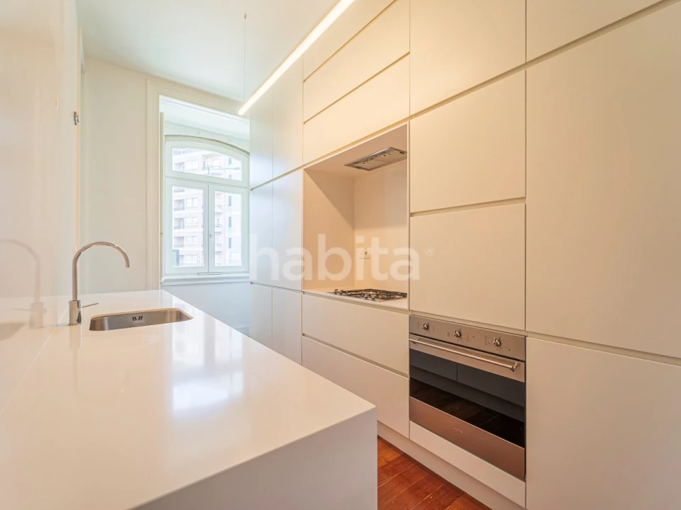 Apartamento T2 para Arrendamento em Santo António Foto 6