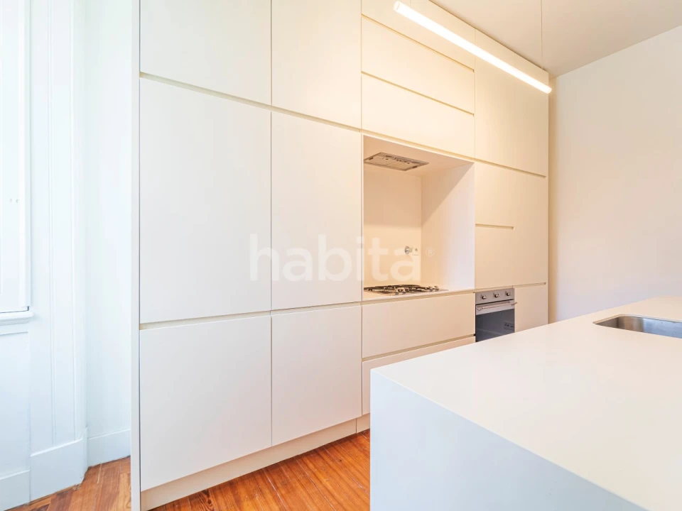 Apartamento T2 para Arrendamento em Santo António Foto 9