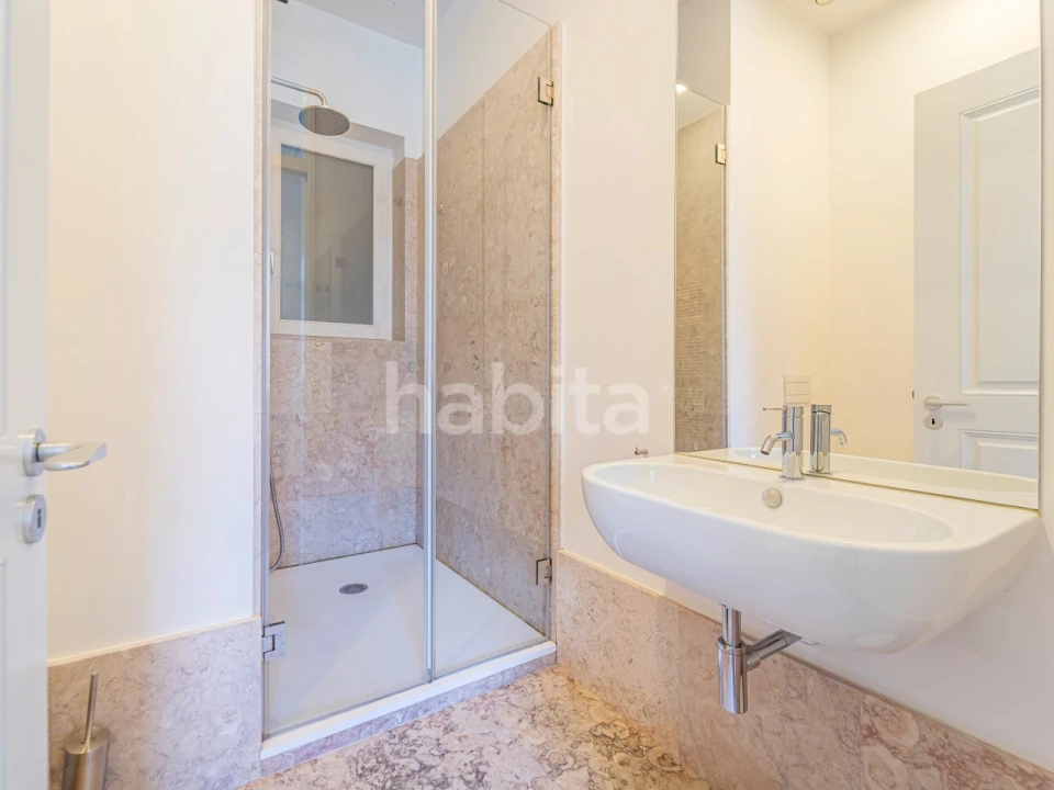 Apartamento T2 para Arrendamento em Santo António Foto 16