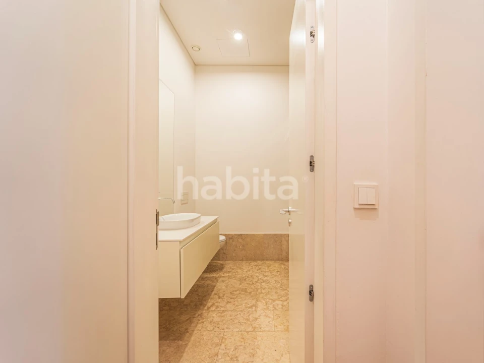 Apartamento T2 para Arrendamento em Santo António Foto 24
