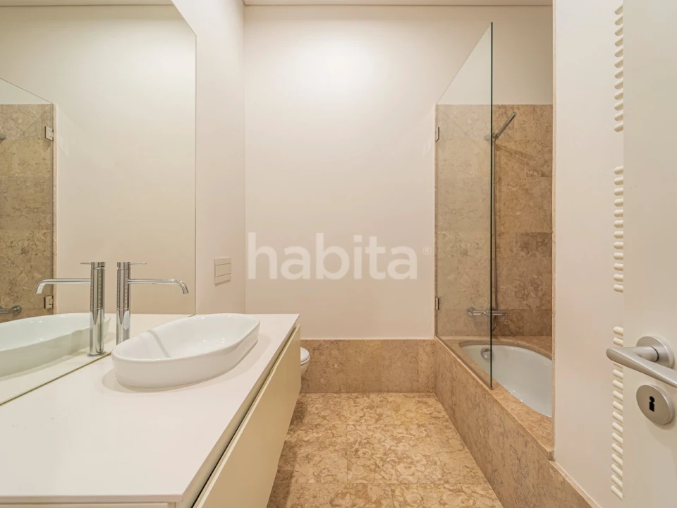 Apartamento T2 para Arrendamento em Santo António Foto 25