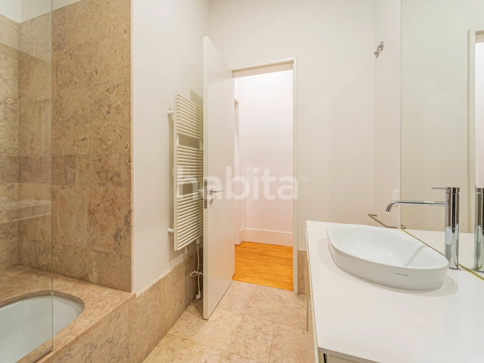 Apartamento T2 para Arrendamento em Santo António Foto 26