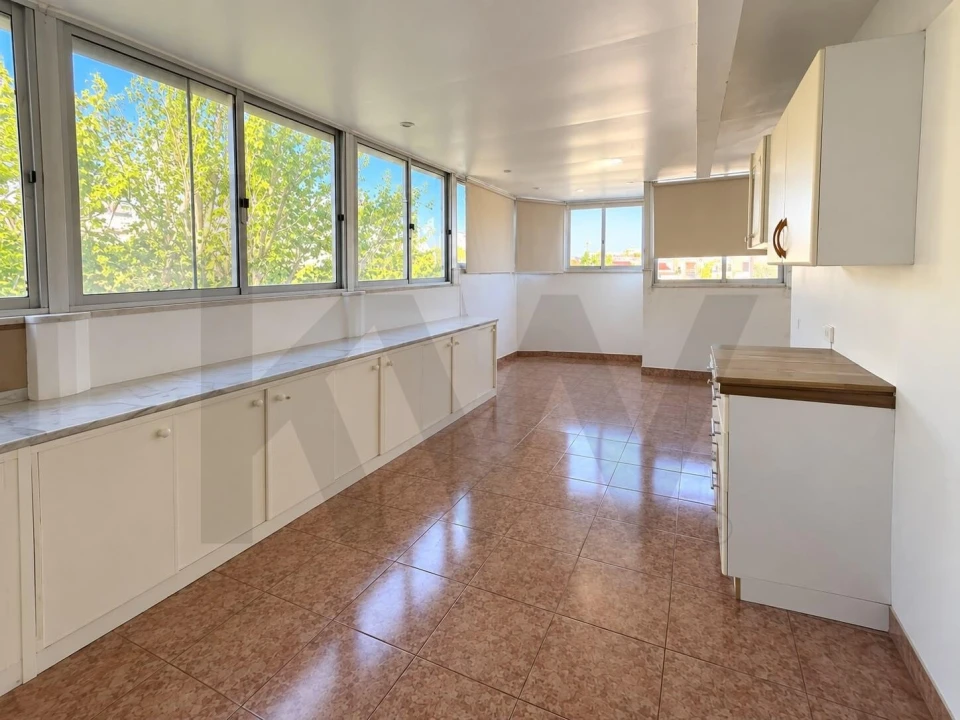 Apartamento T1 para Venda em Rio de Mouro Foto 5