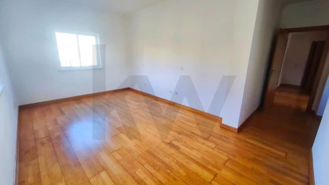 Apartamento T3 para Venda em Santa Maria e São Miguel, São Martinho, São Pedro Penaferrim