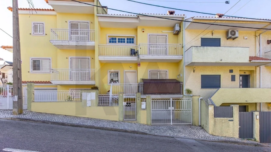 Moradia T3 para Venda em Corroios