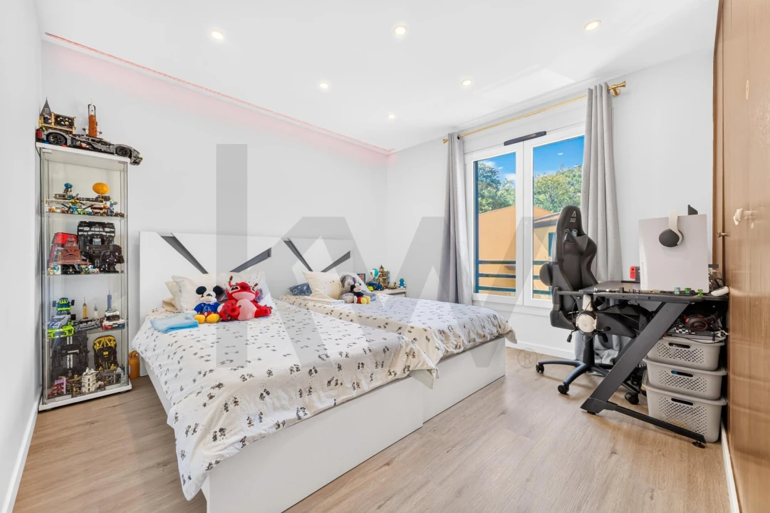Apartamento T2 para Venda em Camacha Foto 9