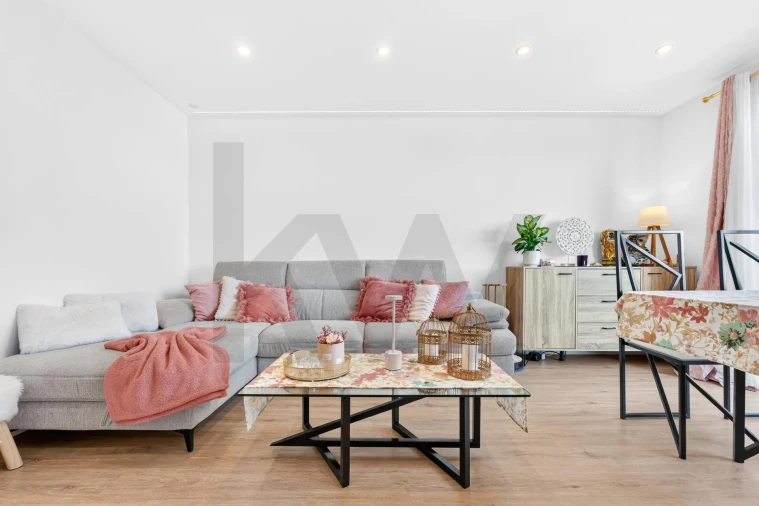 Apartamento T2 para Venda em Camacha Foto 4