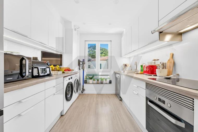 Apartamento T2 para Venda em Camacha Foto 5