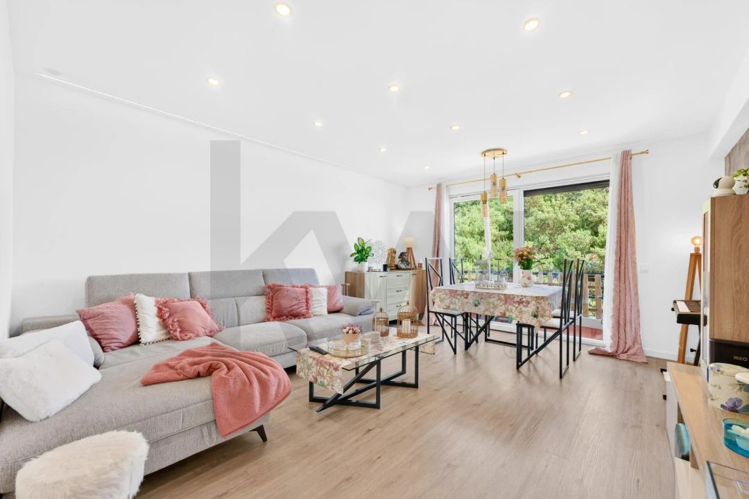 Apartamento T2 para Venda em Camacha Foto 1