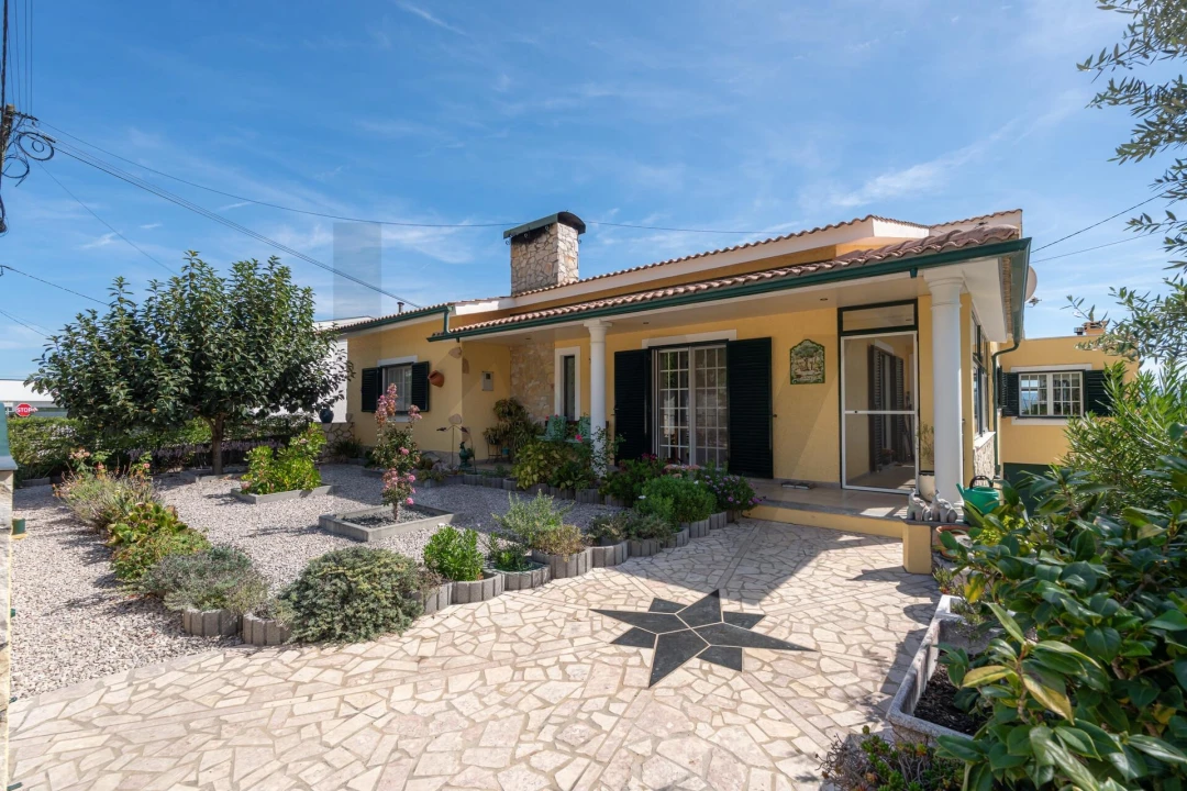 Moradia T4 para Venda em Poiares (Santo Andre) Foto 2