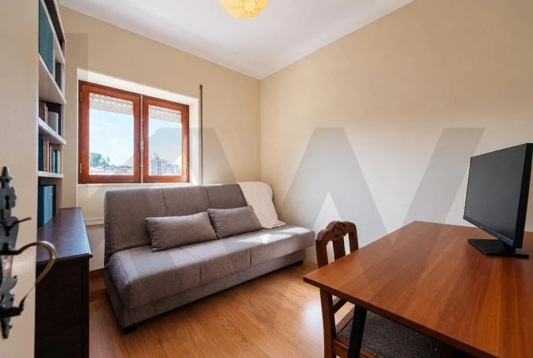 Apartamento T3 para Venda em Santo Antonio dos Olivais Foto 11