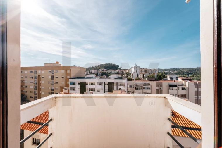 Apartamento T3 para Venda em Santo Antonio dos Olivais Foto 28