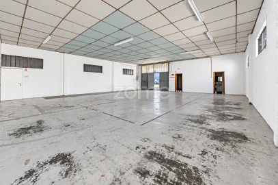 Terreno Comércio / Armazém para Venda em Serzedelo