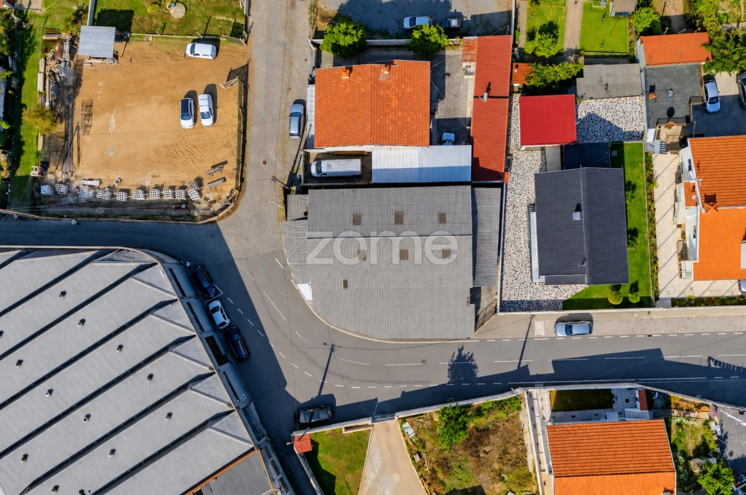 Terreno Comércio / Armazém para Venda em Serzedelo Foto 1