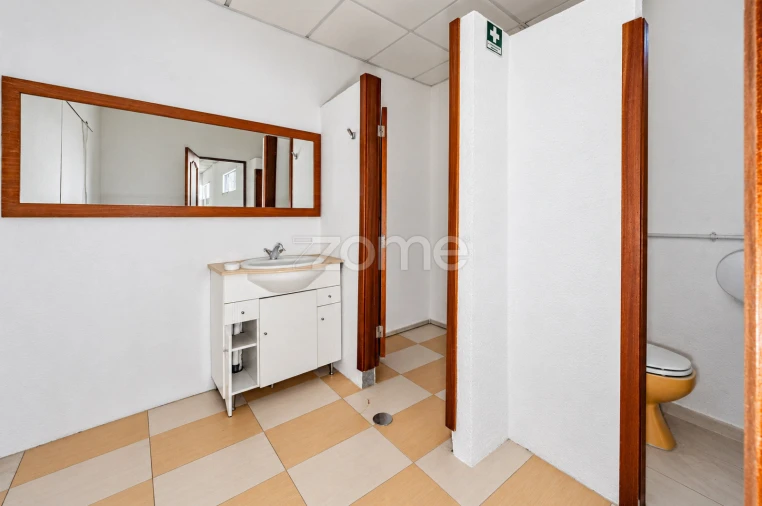 Terreno Comércio / Armazém para Venda em Serzedelo Foto 18