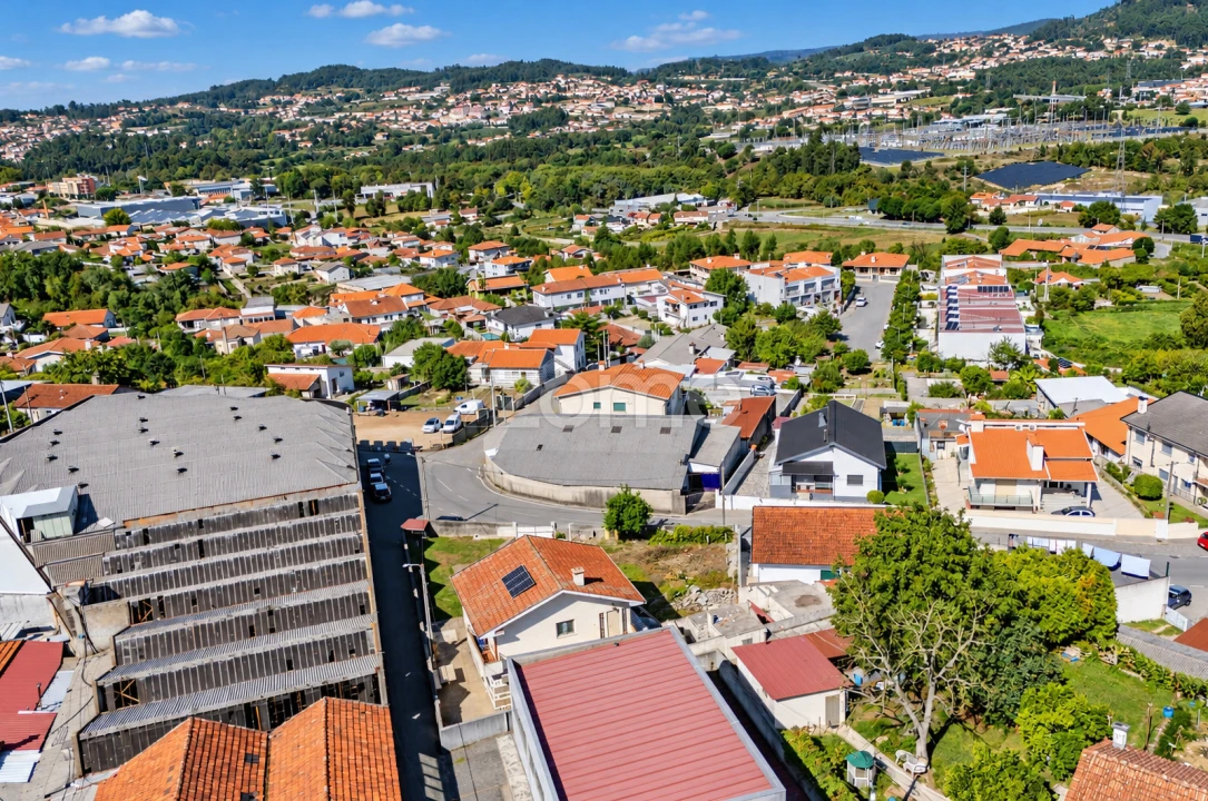 Terreno Comércio / Armazém para Venda em Serzedelo Foto 4