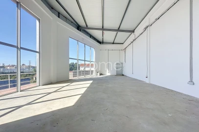 Terreno Comércio / Armazém para Venda em Tavarede
