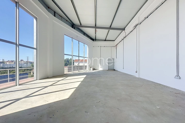 Terreno Comércio / Armazém para Venda em Tavarede Foto 3