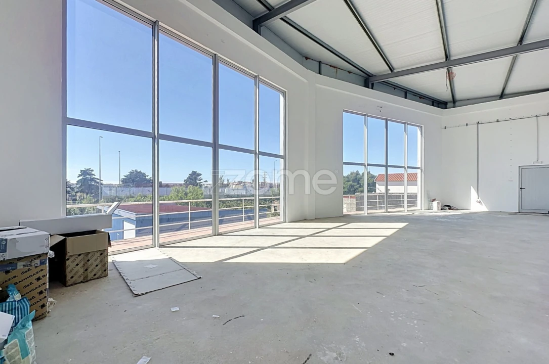 Terreno Comércio / Armazém para Venda em Tavarede Foto 2
