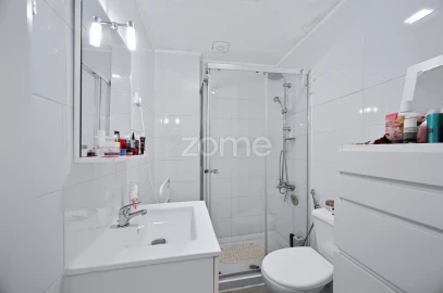 Apartamento T1 para Venda em Póvoa de Santo Adrião e Olival Basto